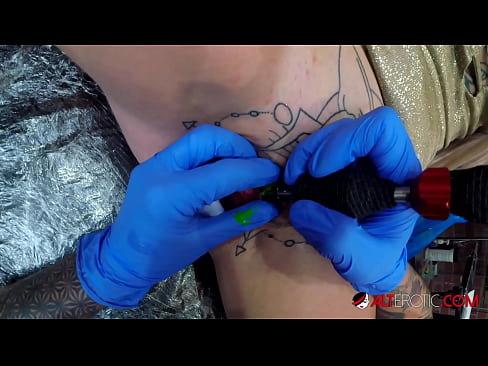 ❤️ Sully Savage mai tsananin jarfa ta yi tattoo a kan kwarin ta ❤ Batsa na Rasha